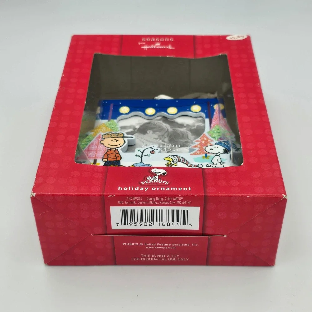 Hallmark Peanuts Holiday Ornament Picture Frame 2.25